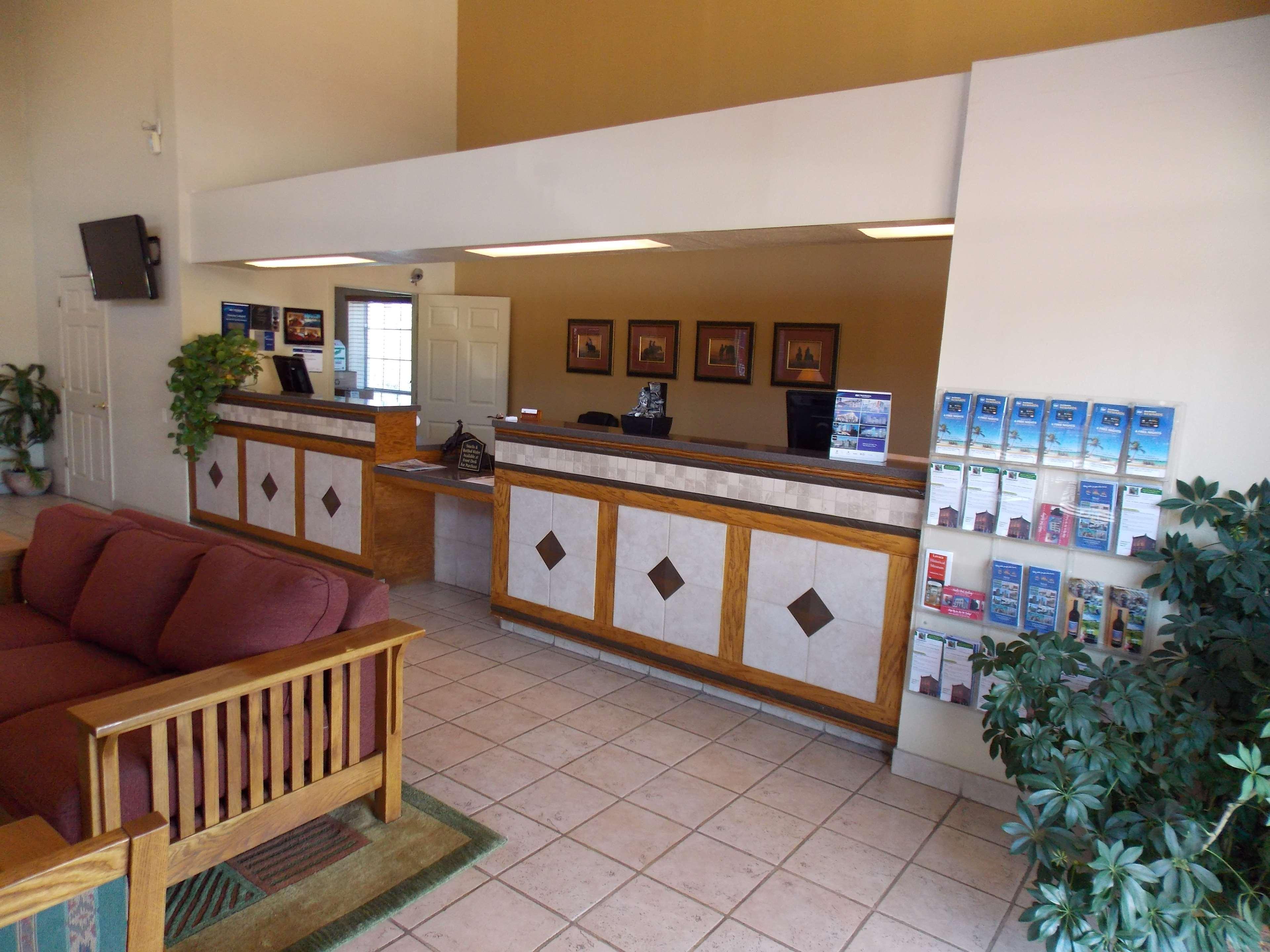 Best Western Executive Inn Hallettsville Екстериор снимка