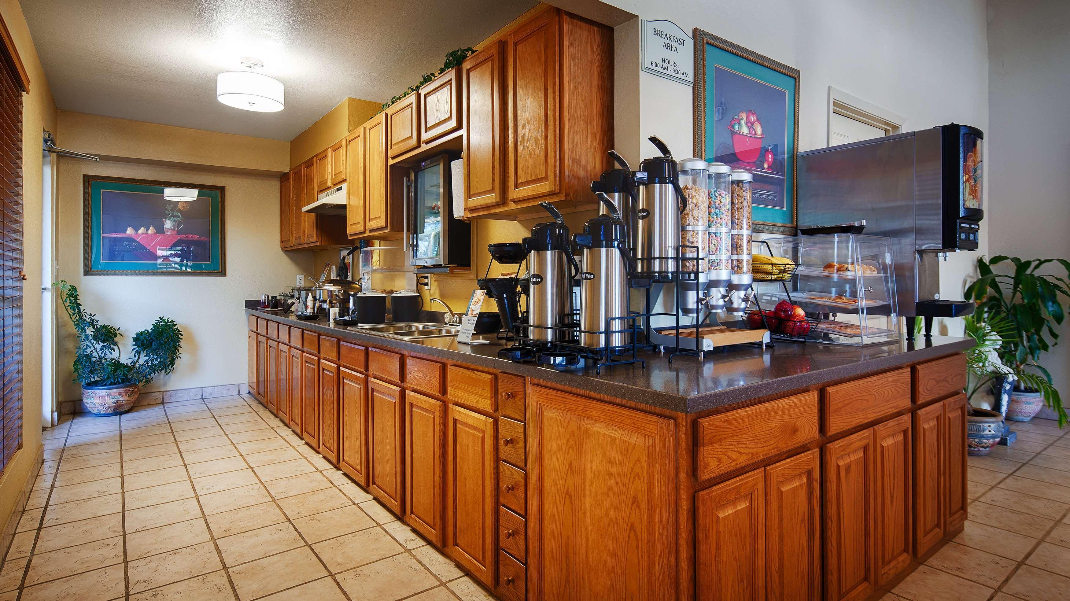 Best Western Executive Inn Hallettsville Екстериор снимка