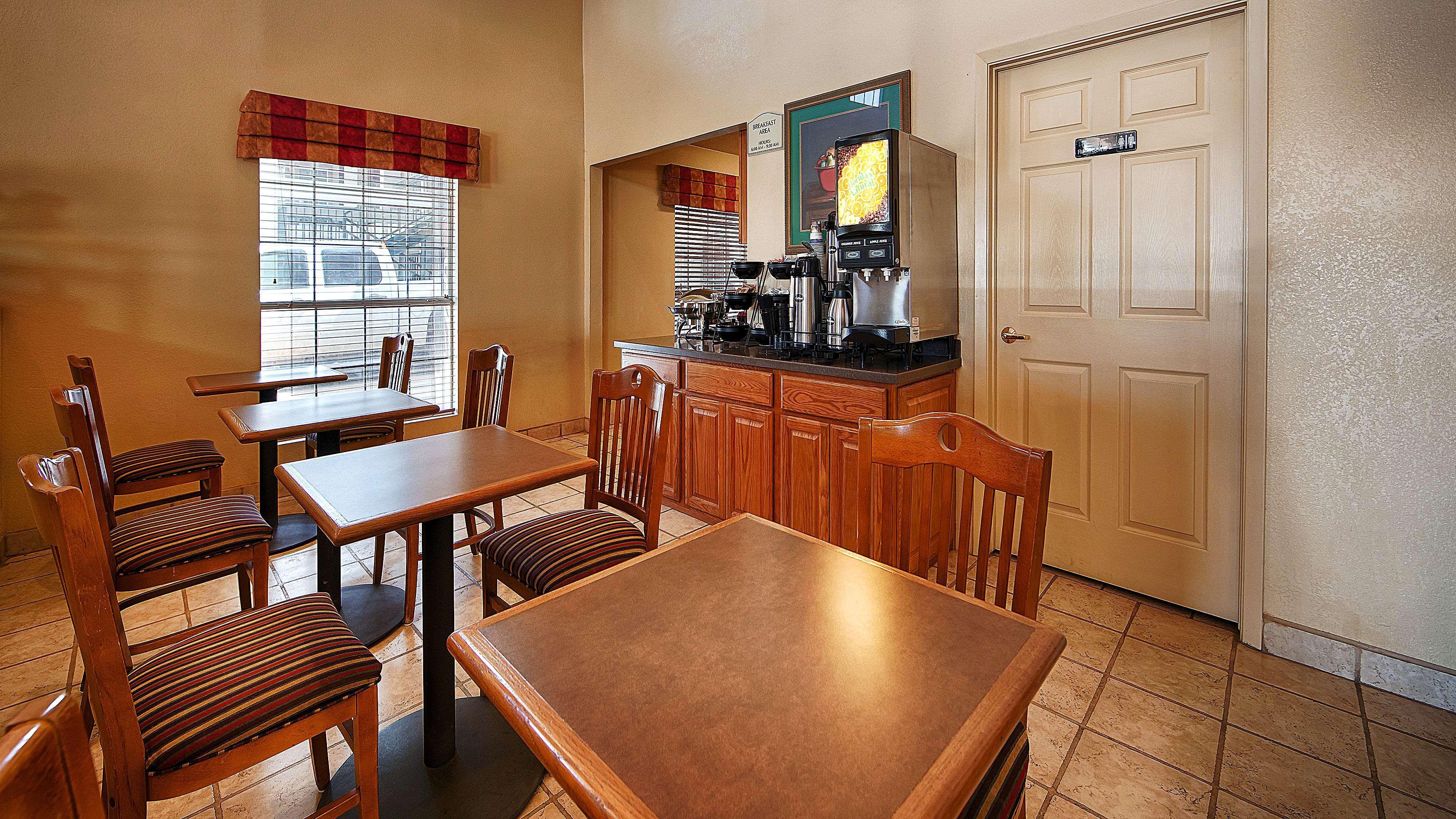 Best Western Executive Inn Hallettsville Екстериор снимка