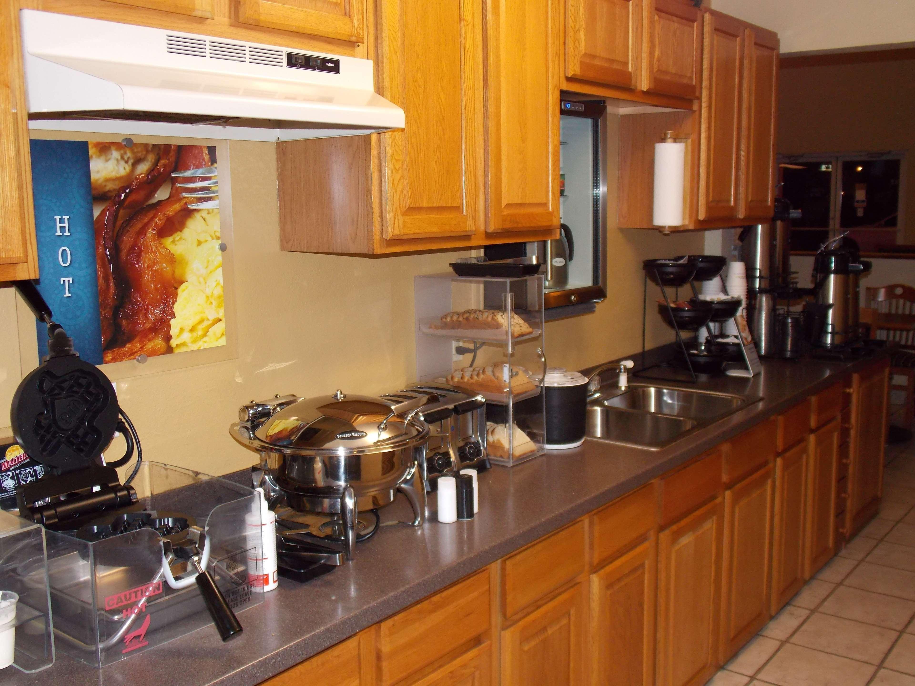 Best Western Executive Inn Hallettsville Екстериор снимка