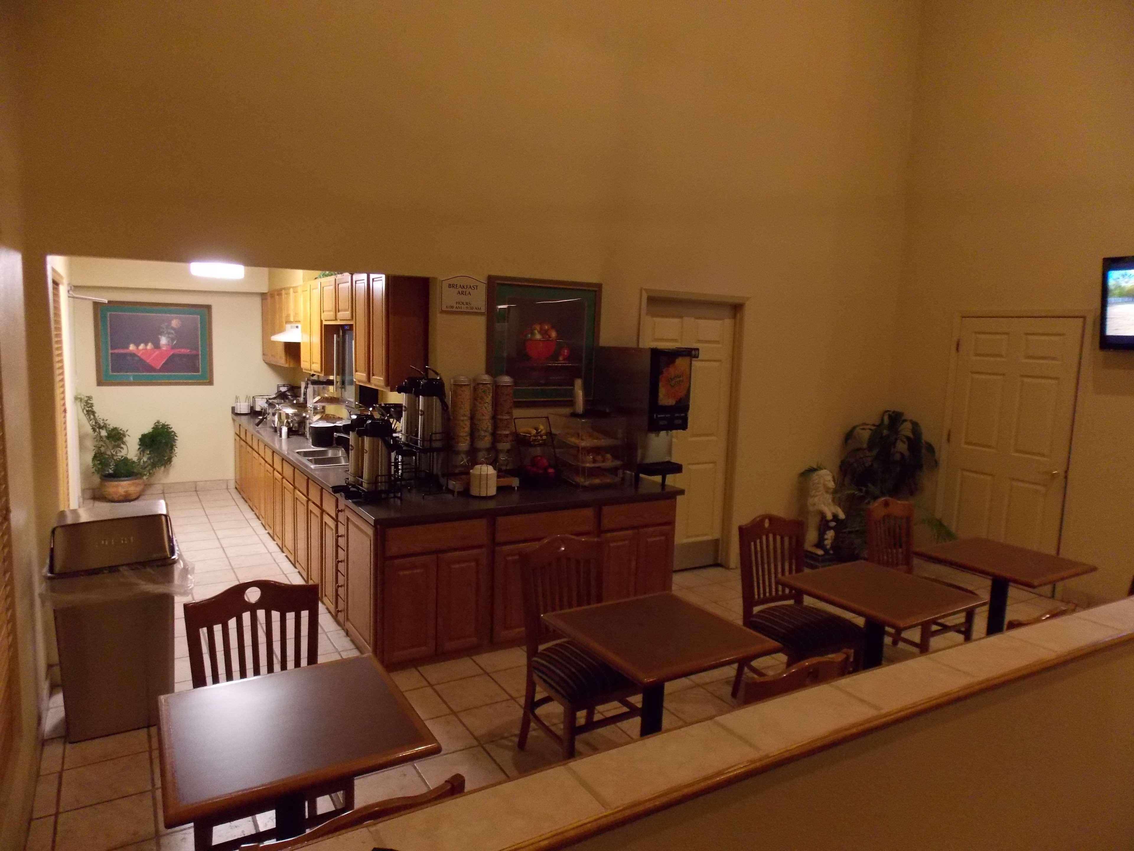 Best Western Executive Inn Hallettsville Екстериор снимка