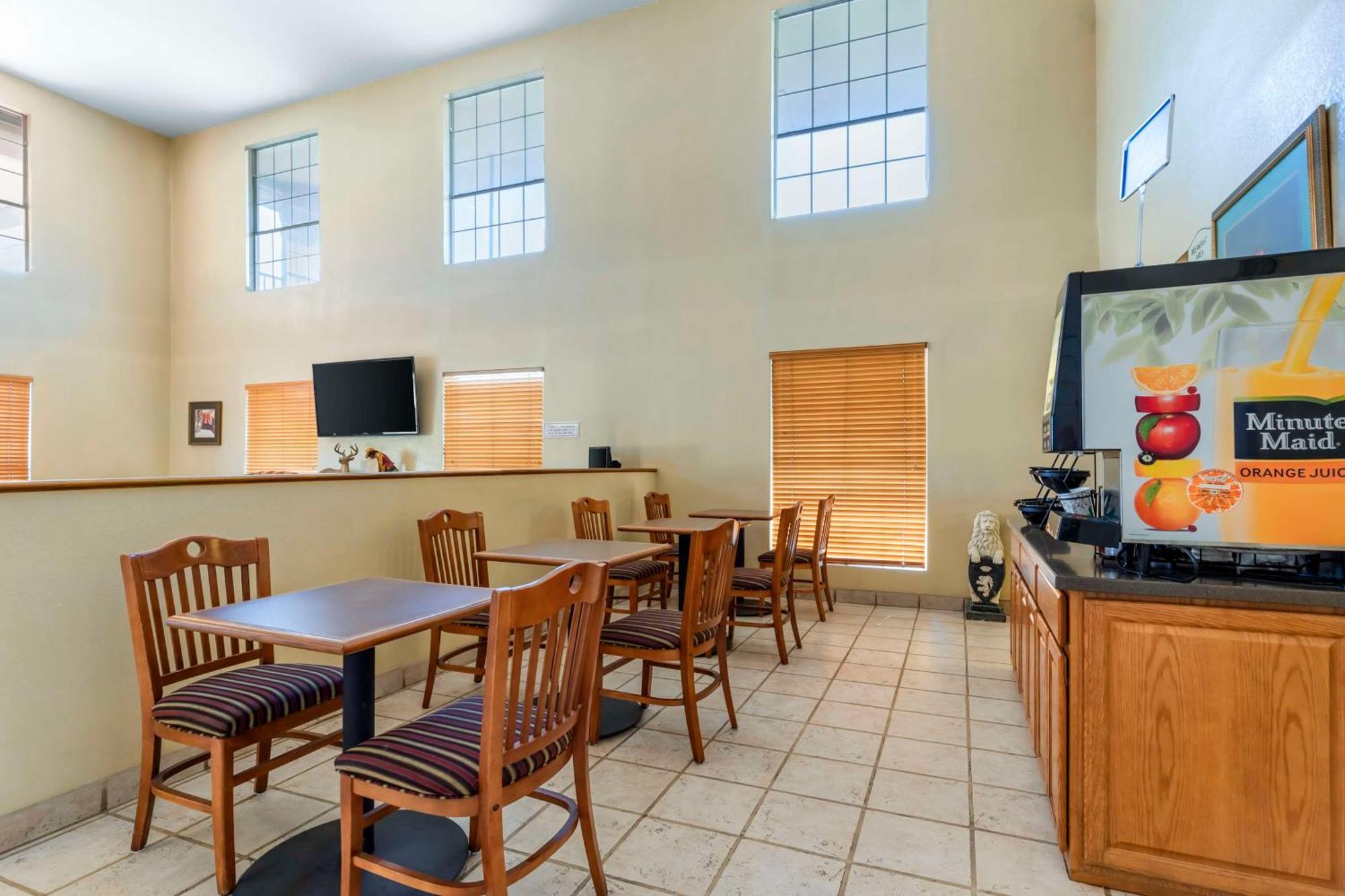 Best Western Executive Inn Hallettsville Екстериор снимка