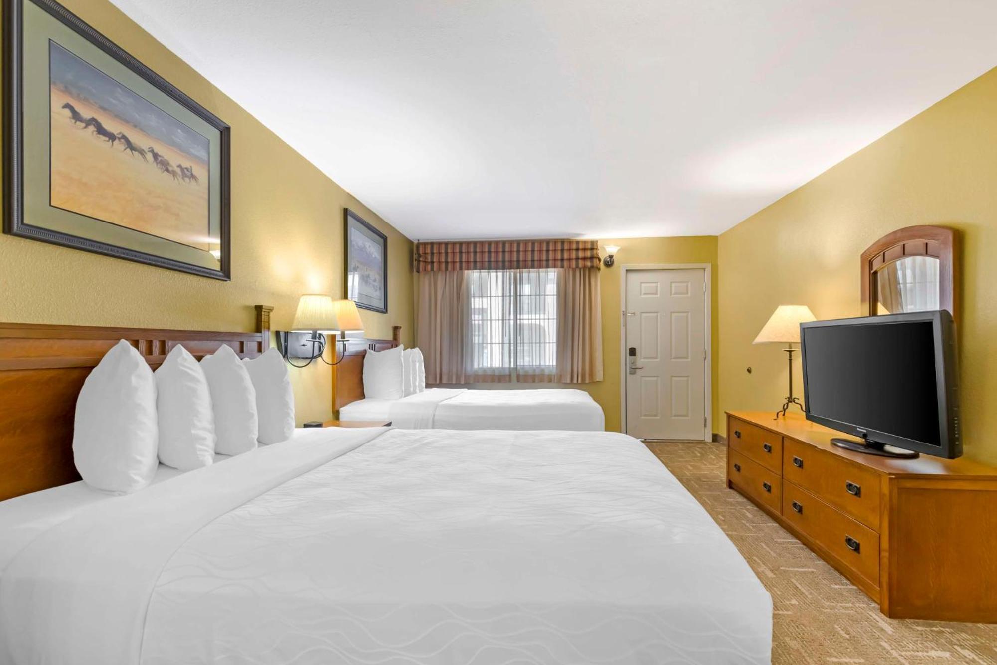 Best Western Executive Inn Hallettsville Екстериор снимка