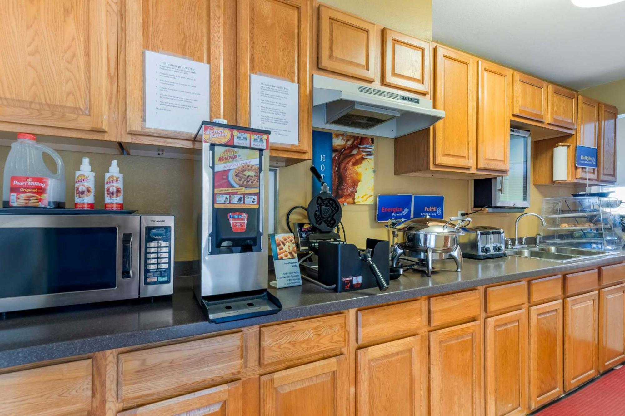 Best Western Executive Inn Hallettsville Екстериор снимка
