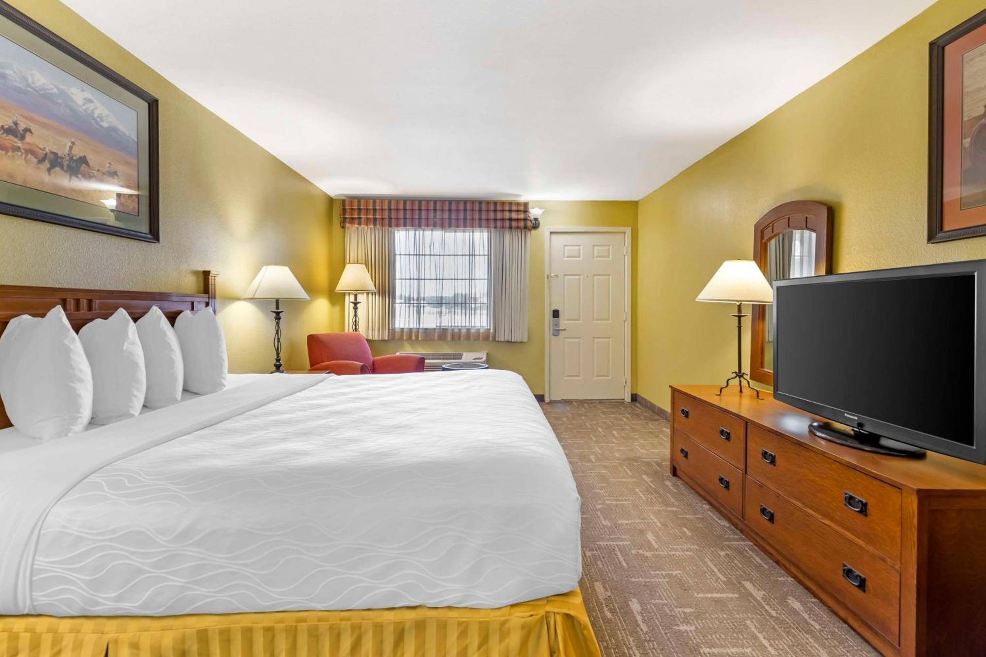 Best Western Executive Inn Hallettsville Екстериор снимка