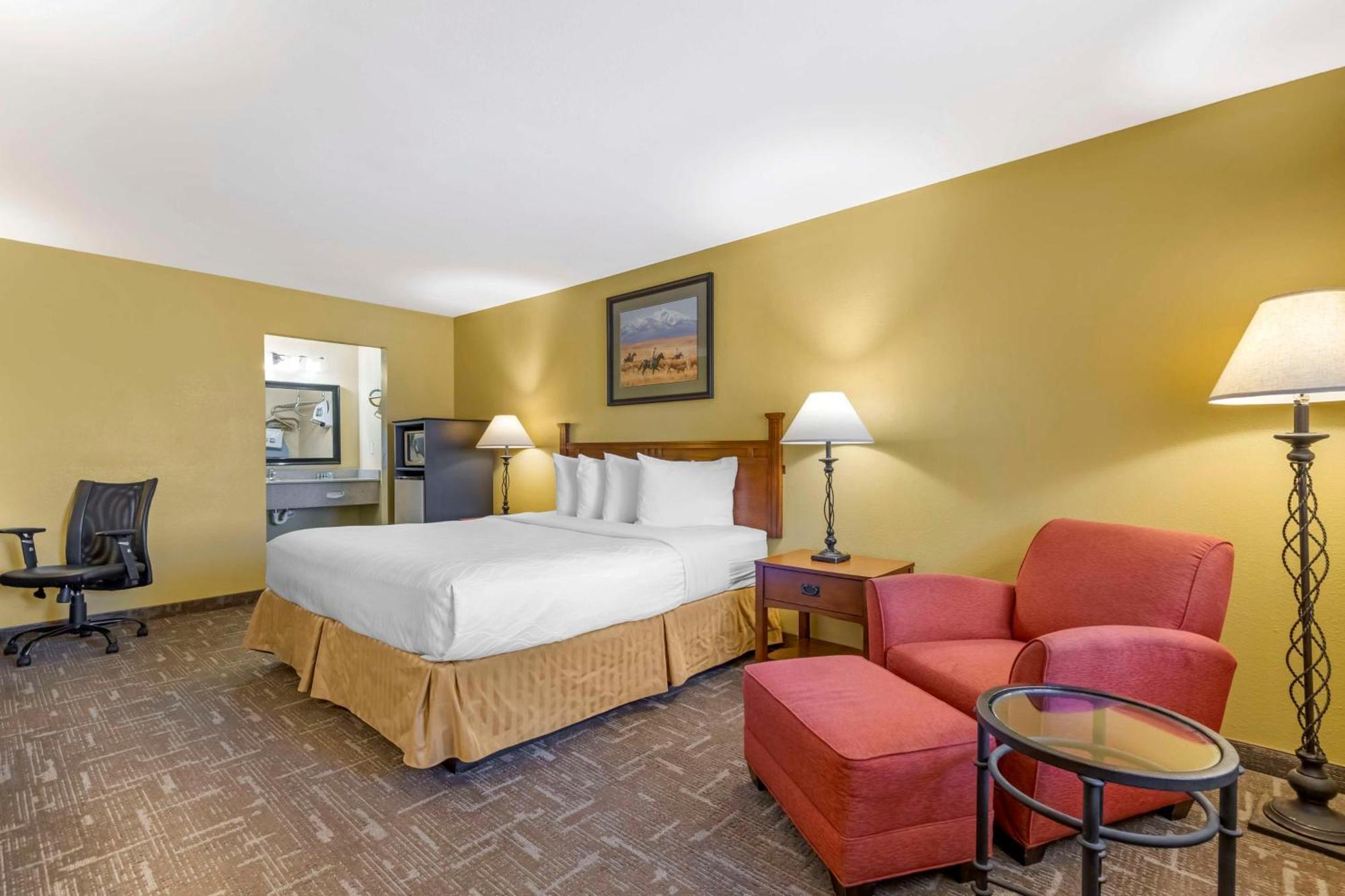 Best Western Executive Inn Hallettsville Екстериор снимка