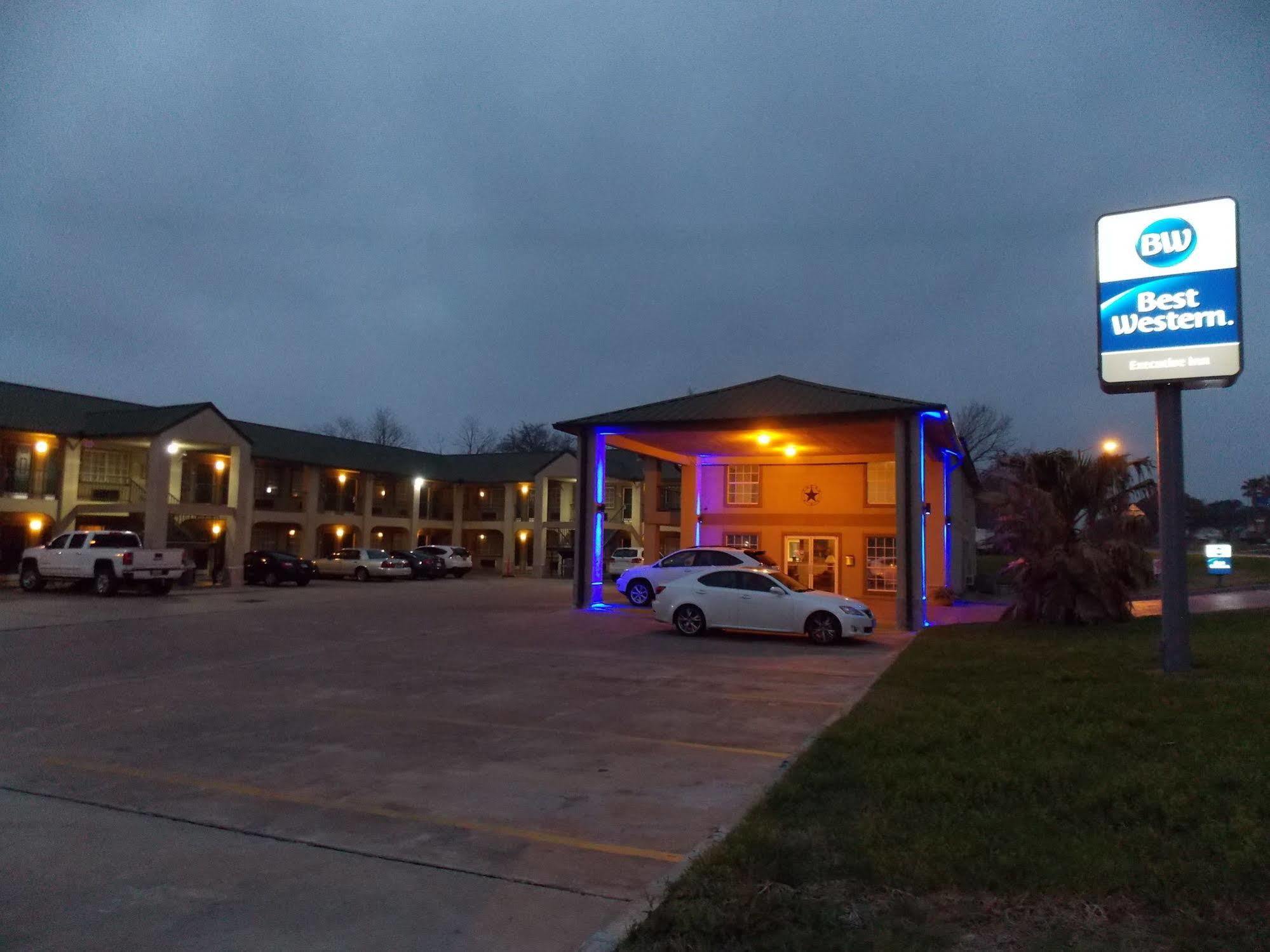 Best Western Executive Inn Hallettsville Екстериор снимка